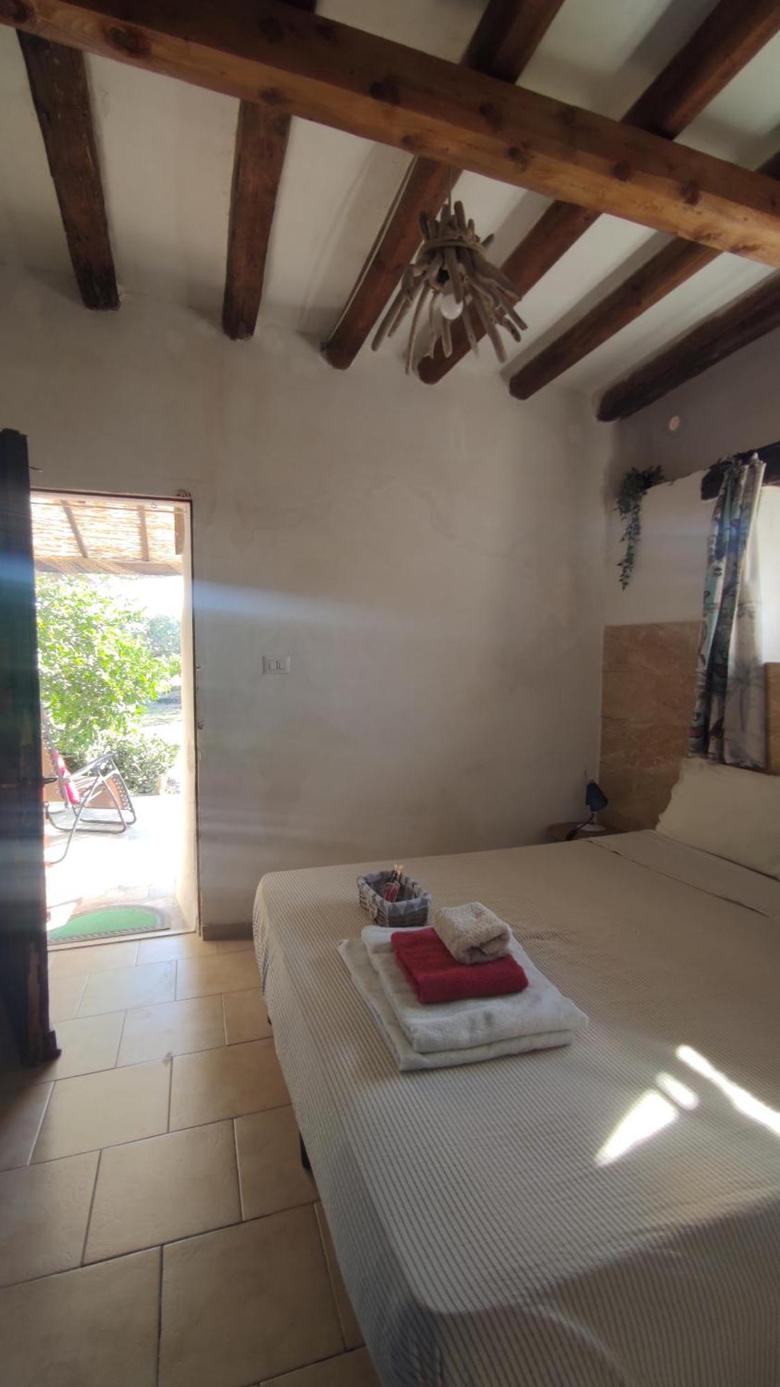 Sweet Old House Apartment Marsala Room photo